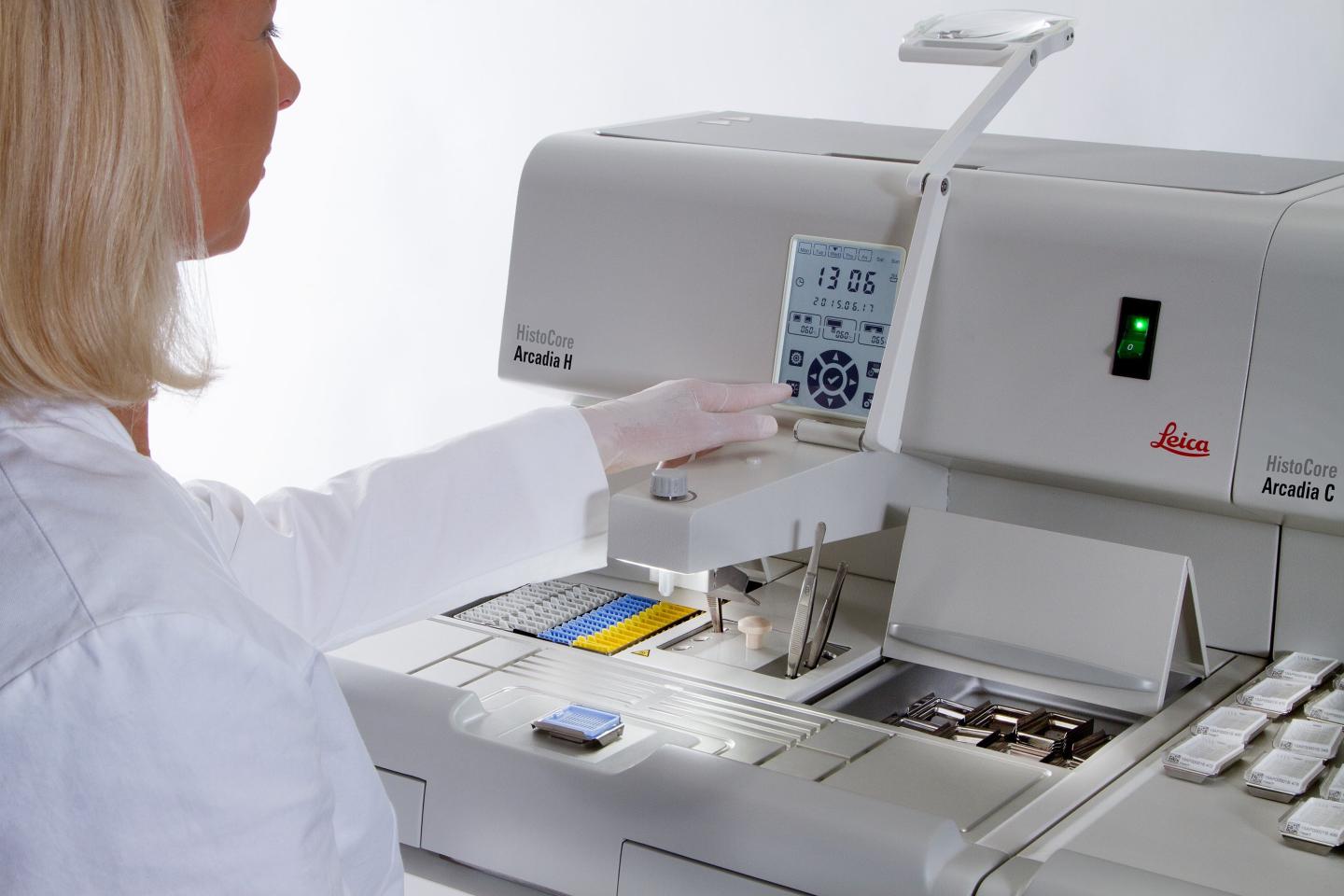 HistoCore Arcadia Paraffin Embedding Machine