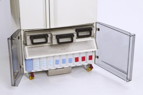 Three paraffin baths, which can be pulled out easily for cleaning, are used during tissue infiltration. The device-controlled remote paraffin draining feature is used to pump used paraffin out of the unit via the retort and the paraffin drain hose.
