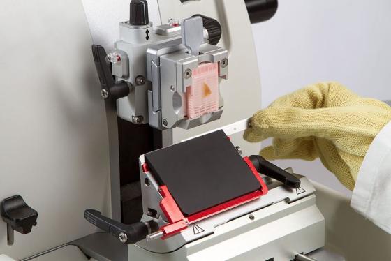 HistoCore MULTICUT R - Microtome à rotation semi-automatique