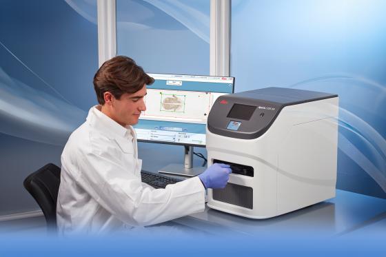 Aperio-CS5-DX-slide-scanner-hero-2600x1733