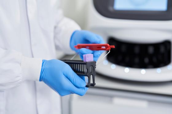 SNOWCOAT-slide-in-rack-with-Aperio-GT-450-DX