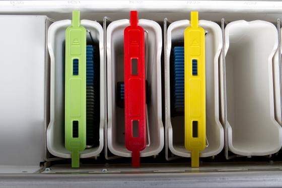 Reduce errors with color coded rack handles for protocol autostart.