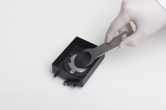 vt1000S_magnetic_specimen_clamp_43