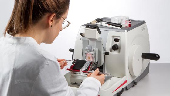 HistoCore BIOCUT - Microtomo rotativo manuale