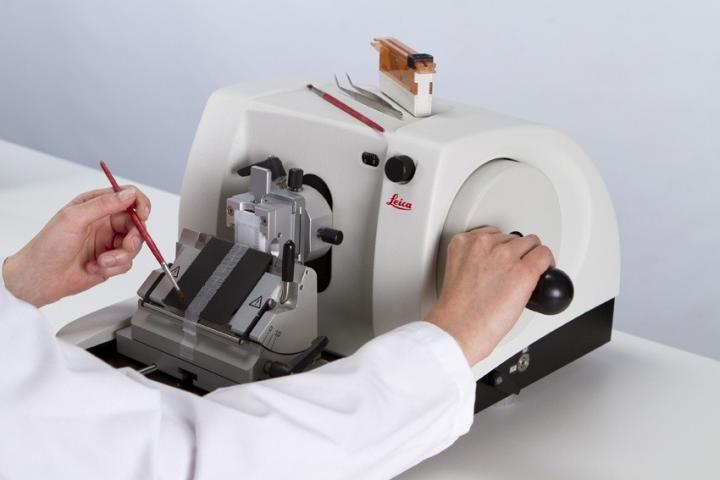 New Manual Rotary Microtome - Focus on Essentials
