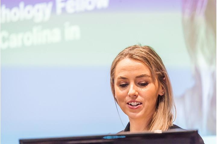 Dr. Tiffany Graham beschäftigte sich mit den Möglichkeiten, wie die Nachwuchsgeneration für die Pathologie begeistert und in diesem Fachgebiet gehalten werden kann. Dr. Tiffany Graham beschäftigte sich mit den Möglichkeiten, wie die Nachwuchsgeneration für die Pathologie begeistert und in diesem Fachgebiet gehalten werden kann.