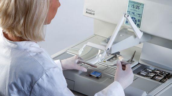 HistoCore Arcadia H | Heated Paraffin Embedding Station